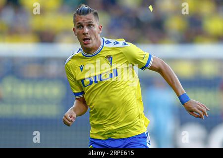 Ivan Alejo di Cadice durante la partita di la Liga tra Cadice CF e Villarreal CF giocata al Nuevo Mirandilla Stadium il 1 settembre a Cadice, in Spagna. (Foto di Antonio Pozo / PRESSINPHOTO) Foto Stock
