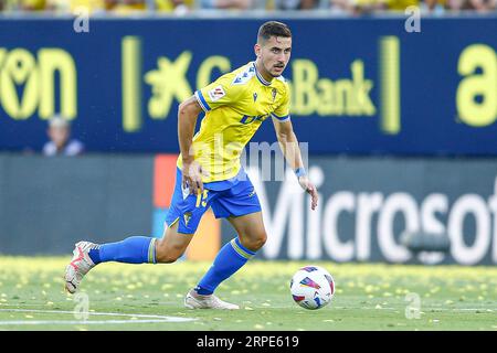 Javi Hernandez di Cadice durante la partita di la Liga tra Cadice CF e Villarreal CF giocata al Nuevo Mirandilla Stadium il 1 settembre a Cadice, in Spagna. (Foto di Antonio Pozo / PRESSINPHOTO) Foto Stock