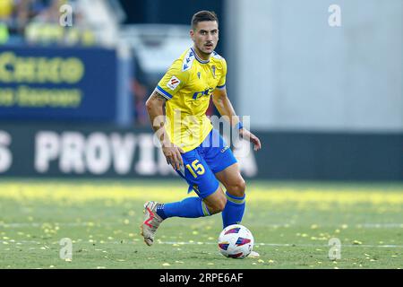 Javi Hernandez di Cadice durante la partita di la Liga tra Cadice CF e Villarreal CF giocata al Nuevo Mirandilla Stadium il 1 settembre a Cadice, in Spagna. (Foto di Antonio Pozo / PRESSINPHOTO) Foto Stock