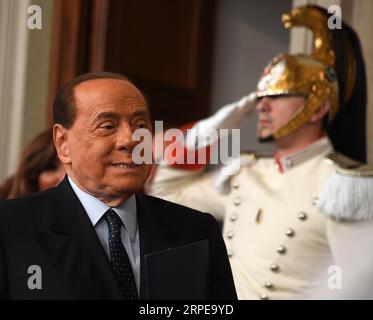 (190822) -- ROMA, 22 agosto 2019 (Xinhua) -- l'ex primo ministro italiano Silvio Berlusconi arriva al Palazzo del Quirinale per parlare con il presidente italiano Sergio Mattarella a Roma, Italia, il 22 agosto 2019. Giovedì il Presidente italiano Sergio Mattarella ha dichiarato che avrebbe deciso di indire elezioni rapide la prossima settimana, dopo un nuovo ciclo di colloqui con le parti per risolvere la crisi scatenata dal crollo del governo populista. (Foto di Alberto Lingria/ Xinhua) ITALIA-ROMA-PRESIDENTE-PARTITI POLITICI-COLLOQUI PUBLICATIONxNOTxINxCHN Foto Stock