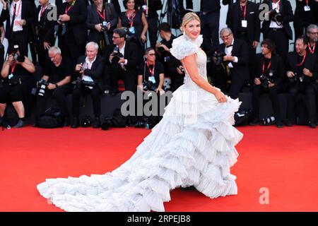 (190830) -- VENEZIA, 30 agosto 2019 -- Hofit Golan posa sul Red carpet per la prima del film Marriage Story durante la 76 Mostra Internazionale d'Arte cinematografica di Venezia, 29 agosto 2019. ) ITALIA-VENEZIA-FILM FESTIVAL-MATRIMONIO-PREMIERE ZHANGXCHENG PUBLICATIONXNOTXINXCHN Foto Stock