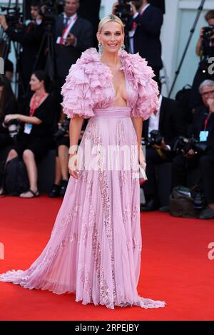 (190830) -- VENEZIA, 30 agosto 2019 -- Molly Sims posa sul Red carpet per la prima del film Marriage Story durante la 76 Mostra Internazionale d'Arte cinematografica di Venezia, 29 agosto 2019. ) ITALIA-VENEZIA-FILM FESTIVAL-MATRIMONIO-PREMIERE ZHANGXCHENG PUBLICATIONXNOTXINXCHN Foto Stock