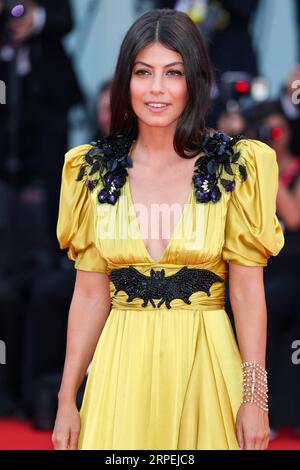 (190830) -- VENEZIA, 30 agosto 2019 -- Alessandra Mastronardi posa sul Red carpet per la prima del film Marriage Story durante la 76a Mostra Internazionale d'Arte cinematografica di Venezia, 29 agosto 2019. ) ITALIA-VENEZIA-FILM FESTIVAL-MATRIMONIO-PREMIERE ZHANGXCHENG PUBLICATIONXNOTXINXCHN Foto Stock