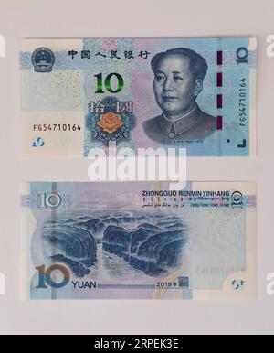 (190830) -- PECHINO, 30 agosto 2019 -- foto scattata il 30 agosto 2019 mostra il dritto (in alto) e il rovescio (in basso) di una banconota da 10 yuan nell'edizione 2019 della quinta serie del renminbi. Una nuova edizione della quinta serie di valute cinesi, il renminbi, o yuan, è stata ufficialmente lanciata venerdì con colori più brillanti e caratteristiche anticontraffazione più sofisticate. La quinta serie di renminbi è stata introdotta nel 1999. ) CHINA-BEIJING-RENMINBI-QUINTA SERIE-2019 EDITION-ISSUANCE (CN) CHENXYEHUA PUBLICATIONXNOTXINXCHN Foto Stock