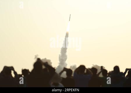 Cina, Raketenstart in Jiuquan (190831) -- JIUQUAN, agosto 31, 2019 -- due satelliti per esperimenti tecnologici sono inviati nello spazio da un razzo vettore Kuaizhou-1A, o KZ-1A, dal Jiuquan satellite Launch Center nella provincia del Gansu della Cina nord-occidentale, il 31 agosto 2019. Il razzo è esploso alle 7:41 del mattino e ha mandato i due satelliti nella loro orbita pianificata. Kuaizhou-1A, che significa nave veloce, è un razzo portante a combustibile solido a basso costo con elevata affidabilità e un breve periodo di preparazione. Il razzo, sviluppato da una società sotto la China Aerospace Science and Industry Corporation, è utilizzato principalmente per t Foto Stock