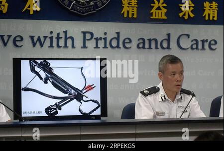 (190830) -- HONG KONG, 30 agosto 2019 -- Kwok Pak-chung, comandante regionale dell'isola di Hong Kong della polizia di Hong Kong, tiene un briefing durante una conferenza stampa a Hong Kong nella Cina meridionale, 30 agosto 2019. La polizia di Hong Kong ha detto alla conferenza stampa di venerdì che di recente sono stati effettuati più arresti con sospetti coinvolti in atti criminali violenti. ) CINA-HONG KONG-POLIZIA-SOSPETTI-VIOLENZA-ARRESTO (CN) LUXHANXIN PUBLICATIONXNOTXINXCHN Foto Stock