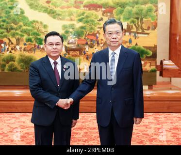 Pechino, Cina. 4 settembre 2023. Zhao Leji, presidente del Comitato permanente del Congresso Nazionale del popolo (NPC), tiene colloqui con il presidente in visita dell'Assemblea Nazionale del Laos Saysomphone Phomvihane presso la grande sala del popolo a Pechino, capitale della Cina, 4 settembre 2023. Crediti: Pang Xinglei/Xinhua/Alamy Live News Foto Stock