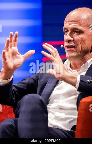 EINDHOEVEN - Diederik Samsom, ex membro del parlamento (PvdA), parla durante l'apertura dell'anno accademico presso l'Università di tecnologia di Eindhoven. ANP ROB ENGELAAR netherlands Out - belgium Out Foto Stock