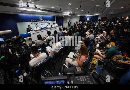 Hong KONG, Pressekonferenz der Polizei (190902) -- HONG KONG, 2 settembre 2019 -- la polizia di Hong Kong tiene una conferenza stampa a Hong Kong, Cina meridionale, 2 settembre 2019. Un totale di 159 persone sono state arrestate per la massiccia violenza a Hong Kong nel fine settimana, portando il numero di arresti totali a 1.117 da quando le proteste sono iniziate all'inizio di giugno. ) CINA-HONG KONG-POLIZIA-CONFERENZA STAMPA (CN) MAOXSIQIAN PUBLICATIONXNOTXINXCHN Foto Stock