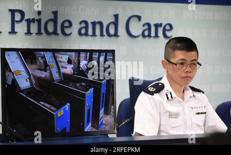 News Bilder des Tages Hong Kong, Pressekonferenz der Polizei (190902) -- HONG KONG, 2 settembre 2019 -- la polizia di Hong Kong mostra immagini di eventi recenti durante una conferenza stampa a Hong Kong, nel sud della Cina, 2 settembre 2019. Un totale di 159 persone sono state arrestate per la massiccia violenza a Hong Kong nel fine settimana, portando il numero di arresti totali a 1.117 da quando le proteste sono iniziate all'inizio di giugno. ) CINA-HONG KONG-POLIZIA-CONFERENZA STAMPA (CN) MAOXSIQIAN PUBLICATIONXNOTXINXCHN Foto Stock