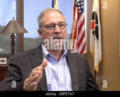 (190904) -- PECHINO, 4 settembre 2019 -- in questo video screenshot, Craig Hill, presidente della Iowa Farm Bureau Federation e anche agricoltore locale, riceve un'intervista a Des Moines, Iowa, Stati Uniti, 22 agosto 2019. ) Xinhua titoli: Gli agricoltori degli Stati Uniti raccolgono delusioni mentre la guerra commerciale aumenta HuxYousong PUBLICATIONxNOTxINxCHN Foto Stock