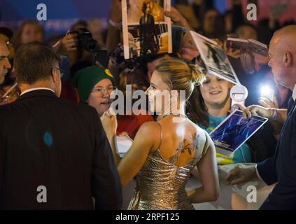 (190909) -- TORONTO, 9 settembre 2019 -- l'attrice Scarlett Johansson partecipa alla prima mondiale del film Jojo Rabbit al Princess of Wales Theatre durante il Toronto International Film Festival (TIFF) 2019 a Toronto, Canada, 8 settembre 2019. (Foto di /Xinhua) CANADA-TORONTO-TIFF- JOJO RABBIT ZouxZheng PUBLICATIONxNOTxINxCHN Foto Stock