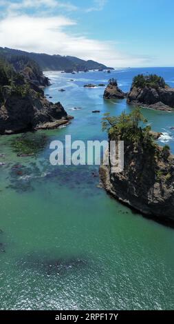 Foto aerea di Secret Beach nel Samuel H. Boardman Scenic Corridor sulla costa dell'Oregon. Foto Stock