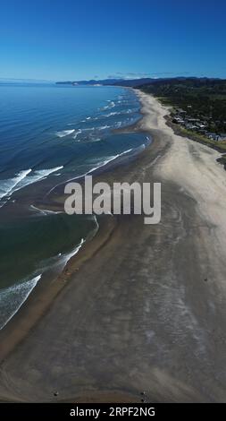 Foto aerea di Proposal Rock fuori Neskowin, sulla costa dell'Oregon. Foto Stock