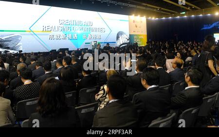 (190911) -- HONG KONG, 11 settembre 2019 -- foto scattata l'11 settembre 2019 mostra la cerimonia di apertura del quarto Summit Belt and Road tenutosi a Hong Kong, nel sud della Cina. Circa 5.000 persone provenienti da tutto il mondo hanno partecipato al quarto Belt and Road Summit che si è aperto qui mercoledì per esplorare nuove opportunità nell'ambito dell'iniziativa Belt and Road. Coorganizzato dal governo cinese della regione amministrativa speciale di Hong Kong (SAR) e dal Consiglio per lo sviluppo commerciale di Hong Kong, la riunione di due giorni ha riunito più di 80 funzionari governativi e dirigenti d'affari provenienti dalla Cina e da altri paesi lungo il Belt A. Foto Stock