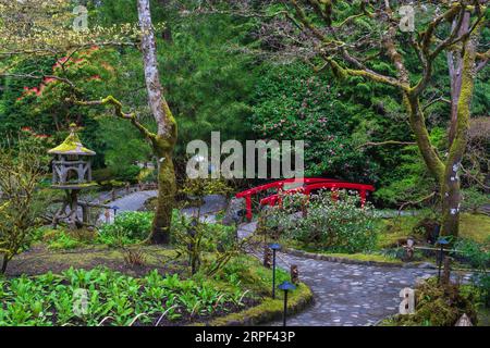 Il giardino giapponese primaverile presso i Butchart Gardens, Victoria, Vancouver Island, British Columbia, Canada. Foto Stock