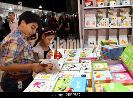 (190913) -- DAMASCO, 13 settembre 2019 (Xinhua) -- i bambini leggono libri nella 31a fiera del libro alla Biblioteca al-Assad di Damasco, capitale della Siria, il 12 settembre 2019. Più di 235 case editrici di Siria, Libano, Iraq, Egitto, Oman, Iran e Danimarca hanno partecipato alla fiera del libro, che ha avuto inizio giovedì. (Foto di Ammar Safarjalani/Xinhua) SIRIA-DAMASCO-BOOK FAIR PUBLICATIONxNOTxINxCHN Foto Stock