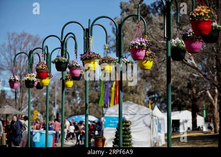 (190914) -- CANBERRA, 14 settembre 2019 -- People visit Floriade, un festival annuale di fiori e intrattenimento, al Commonwealth Park di Canberra, Australia, 14 settembre 2019. Il festival si apre dal 14 settembre al 13 ottobre a Canberra. (Foto di /Xinhua) AUSTRALIA-CANBERRA-FLORIADE ChuxChen PUBLICATIONxNOTxINxCHN Foto Stock