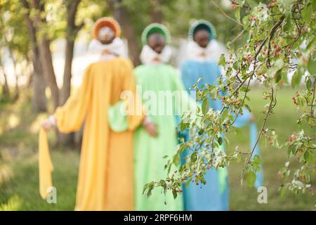 Un'effigie per bruciare la festa di Maslenitsa, per mandare l'inverno. La tradizione russa di incontrare la primavera. Foto di alta qualità Foto Stock