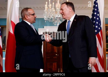 (190917) -- WASHINGTON, 17 settembre 2019 -- il Segretario di Stato americano Mike Pompeo (R) incontra il principe ereditario del Bahrein Salman bin Hamad al Khalifa presso il Dipartimento di Stato di Washington D.C., Stati Uniti, il 17 settembre 2019. (Foto di /Xinhua) U.S.-WASHINGTON D.C.-POMPEO-BAHREIN-CROWN PRINCE-SALMAN BIN HAMAD AL KHALIFA-MEETING TingxShen PUBLICATIONxNOTxINxCHN Foto Stock