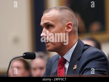 (190917) -- WASHINGTON, 17 settembre 2019 -- Corey Lewandowski, ex direttore della campagna elettorale per il presidente degli Stati Uniti Donald Trump, testimonia davanti al Comitato giudiziario della camera degli Stati Uniti su Capitol Hill a Washington D.C., negli Stati Uniti, il 17 settembre 2019. Corey Lewandowski ha mostrato un atteggiamento non collaborativo martedì in un'audizione del Congresso sulla presunta ostruzione presidenziale della giustizia e abuso di potere. U.S.-WASHINGTON D.C.-COREY LEWANDOWSKI-HEARING LIUXJIE PUBLICATIONXNOTXINXCHN Foto Stock