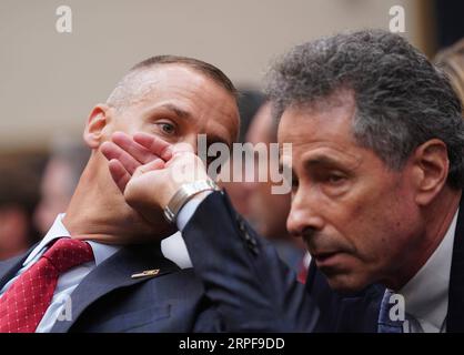 (190917) -- WASHINGTON, 17 settembre 2019 -- Corey Lewandowski (L), ex direttore della campagna elettorale per il presidente degli Stati Uniti Donald Trump, testimonia davanti al Comitato giudiziario della camera degli Stati Uniti su Capitol Hill a Washington D.C., negli Stati Uniti, il 17 settembre 2019. Corey Lewandowski ha mostrato un atteggiamento non collaborativo martedì in un'audizione del Congresso sulla presunta ostruzione presidenziale della giustizia e abuso di potere. U.S.-WASHINGTON D.C.-COREY LEWANDOWSKI-HEARING LIUXJIE PUBLICATIONXNOTXINXCHN Foto Stock