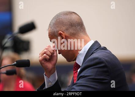 (190917) -- WASHINGTON, 17 settembre 2019 -- Corey Lewandowski, ex direttore della campagna elettorale per il presidente degli Stati Uniti Donald Trump, testimonia davanti al Comitato giudiziario della camera degli Stati Uniti su Capitol Hill a Washington D.C., negli Stati Uniti, il 17 settembre 2019. Corey Lewandowski ha mostrato un atteggiamento non collaborativo martedì in un'audizione del Congresso sulla presunta ostruzione presidenziale della giustizia e abuso di potere. U.S.-WASHINGTON D.C.-COREY LEWANDOWSKI-HEARING LIUXJIE PUBLICATIONXNOTXINXCHN Foto Stock