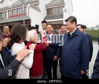 (190918) -- ZHENGZHOU, 18 settembre 2019 -- il presidente cinese Xi Jinping, anche segretario generale del Comitato centrale del Partito Comunista Cinese e presidente della Commissione militare centrale, ispeziona il lavoro di alleviamento della povertà nel villaggio di Dongyue della municipalità di Wenshu nella contea di Guangshan, nella provincia di Henan, nella Cina centrale, 17 settembre 2019. ) CHINA-HENAN-XI JINPING-POVERTY ALLEGATION-INSPECTION (CN) XIEXHUANCHI PUBLICATIONXNOTXINXCHN Foto Stock