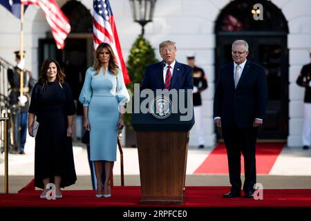 190920 -- WASHINGTON, 20 settembre 2019 -- il presidente degli Stati Uniti Donald Trump 2nd R, Front dà il benvenuto al primo ministro australiano Scott Morrison 1st R, Front durante una cerimonia alla Casa Bianca a Washington D.C., negli Stati Uniti, il 20 settembre 2019. Foto di /Xinhua U.S.-WASHINGTON D.C.-PRESIDENT-AUSTRALIA-PM-MEETING TingxShen PUBLICATIONxNOTxINxCHN Foto Stock