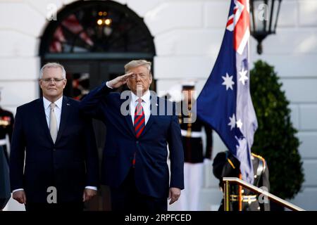 190920 -- WASHINGTON, 20 settembre 2019 -- il presidente degli Stati Uniti Donald Trump R, Front dà il benvenuto al primo ministro australiano Scott Morrison L, Front durante una cerimonia alla Casa Bianca a Washington D.C., negli Stati Uniti, il 20 settembre 2019. Foto di /Xinhua U.S.-WASHINGTON D.C.-PRESIDENT-AUSTRALIA-PM-MEETING TingxShen PUBLICATIONxNOTxINxCHN Foto Stock