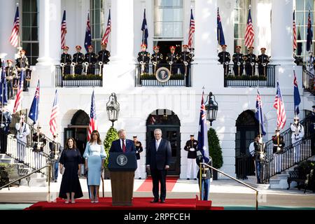 190920 -- WASHINGTON, 20 settembre 2019 -- il presidente degli Stati Uniti Donald Trump 2nd R, Front dà il benvenuto al primo ministro australiano Scott Morrison 1st R, Front durante una cerimonia alla Casa Bianca a Washington D.C., negli Stati Uniti, il 20 settembre 2019. Foto di /Xinhua U.S.-WASHINGTON D.C.-PRESIDENT-AUSTRALIA-PM-MEETING TingxShen PUBLICATIONxNOTxINxCHN Foto Stock