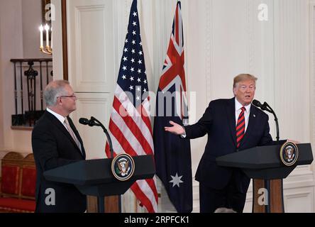 190920 -- WASHINGTON, 20 settembre 2019 -- il presidente degli Stati Uniti Donald Trump R parla in una conferenza stampa congiunta con il primo ministro australiano Scott Morrison alla Casa Bianca di Washington D.C., negli Stati Uniti, il 20 settembre 2019. Donald Trump venerdì si è difeso da una denuncia di informatori sulle presunte interazioni inappropriate del presidente con un leader straniero, definendolo un altro lavoro di hack politico durante una disponibilità congiunta della stampa con Scott Morrison. U.S.-WASHINGTON D.C.-TRUMP-AUSTRALIA-PM-CONFERENZA STAMPA HUXYOUSONG PUBLICATIONXNOTXINXCHN Foto Stock