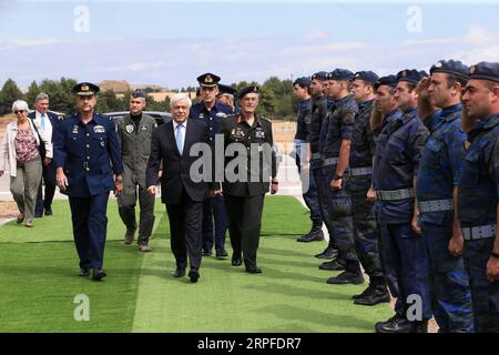 190921 -- ATENE, 21 settembre 2019 Xinhua -- il presidente greco Prokopis Pavlopoulos C, il fronte arriva alla base aerea di Tanagra, a nord di Atene, in Grecia, il 21 settembre 2019. Il più grande spettacolo aereo della Grecia, l'Athens Flying Week AFW Tanagra International Air Show 2019, è decollato sabato per l'ottavo anno consecutivo presso la Tanagra Air base, a circa 70 chilometri a nord-ovest di Atene. Xinhua/Marios Lolos GRECIA-TANAGRA-FLYING WEEK-AIR SHOW PUBLICATIONxNOTxINxCHN Foto Stock