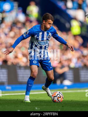 La marcia Solly di Brighton e Hove Albion in azione durante la partita di Premier League all'AMEX, Brighton e Hove. Data immagine: Sabato 2 settembre 2023. Foto Stock