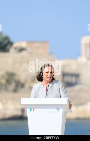 190923 -- BIRGU MALTA, 23 settembre 2019 -- il ministro degli interni italiano Luciana Lamorgese parla ad una conferenza stampa congiunta a Birgu, Malta, il 23 settembre 2019. Germania, Francia, Italia e Malta hanno concordato come gestire congiuntamente i migranti che arrivano nel Mediterraneo. Lunedì si è tenuto a Malta un incontro sulla migrazione tra i quattro membri dell'UE. Foto di /Xinhua MALTA-BIRGU-EU-MIGRATION MEETING JonathanxBorg PUBLICATIONxNOTxINxCHN Foto Stock