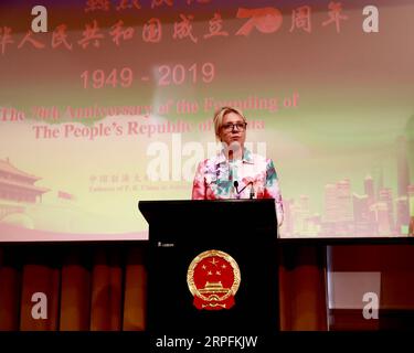 190926 -- CANBERRA, 26 settembre 2019 -- il ministro australiano per l'agricoltura Bridget McKenzie tiene un discorso ad un ricevimento per celebrare il 70° anniversario della fondazione della Repubblica Popolare Cinese a Canberra, Australia, 23 settembre 2019. L'accoglienza è stata tenuta dall'Ambasciata Cinese in Australia per celebrare il 70° anniversario della fondazione della Repubblica Popolare Cinese. AUSTRALIA-CANBERRA-CINA-70° ANNIVERSARIO-RICEVIMENTO CHUXCHEN PUBLICATIONXNOTXINXCHN Foto Stock