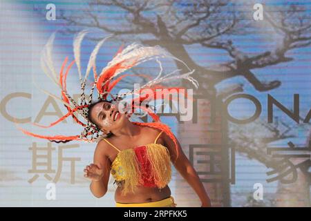 190926 -- PECHINO, 26 settembre 2019 -- un'attrice si esibisce durante l'evento del Madagascar Day della Beijing International Horticultural Exhibition a Pechino, capitale della Cina, 26 settembre 2019. L'expo ha tenuto il suo evento Madagascar Day giovedì. Foto di /Xinhua CHINA-BEIJING-HORTICULTURAL EXPO-MADAGASCAR DAY CN DuanxXuefeng PUBLICATIONxNOTxINxCHN Foto Stock