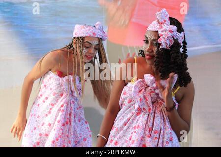 190926 -- PECHINO, 26 settembre 2019 -- le attrici si esibiscono durante l'evento del Madagascar Day della Beijing International Horticultural Exhibition a Pechino, capitale della Cina, 26 settembre 2019. L'expo ha tenuto il suo evento Madagascar Day giovedì. Foto di /Xinhua CHINA-BEIJING-HORTICULTURAL EXPO-MADAGASCAR DAY CN DuanxXuefeng PUBLICATIONxNOTxINxCHN Foto Stock
