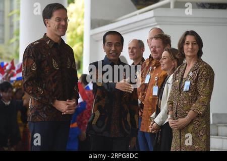 191007 -- BOGOR, 7 ottobre 2019 -- in visita al primo ministro olandese Mark Rutte L incontra il presidente indonesiano Joko Widodo al palazzo presidenziale di Bogor, provincia di Giava Occidentale, Indonesia, 7 ottobre 2019. INDONESIA-BOGOR-OLANDESE PM-VISITA Zulkarnain PUBLICATIONxNOTxINxCHN Foto Stock