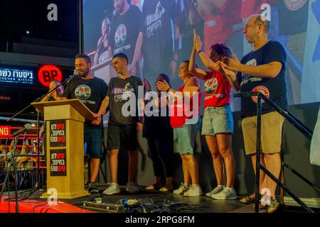 Haifa, Israele - 02 settembre 2023: Leader di protesta sul palco. Settimana 35 di protesta contro la controversa revisione giudiziaria. Haifa, Israele Foto Stock