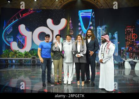 191013 -- RIYADH, 13 ottobre 2019 -- attori Jean-Claude Van Damme 1st L, Shah Rukh Khan 2nd L, Jackie Chan 3rd L e Jason Momoa 2nd R partecipano al Joy Entertainment Industry Forum a Riyadh, Arabia Saudita, il 13 ottobre 2019. Il forum di due giorni ispirato a Saudi Vision 2030 e organizzato dalla General Entertainment Authority GEA è iniziato domenica a Riyadh. Ha riunito leader dell'intrattenimento di tutto il mondo per discutere opportunità di intrattenimento e costruire relazioni con il governo e le imprese saudite. ARABIA SAUDITA-RIYADH-JOY INDUSTRIA DELL'INTRATTENIMENTO FORUM TUXYIFAN PUBLICATIONXNOT Foto Stock