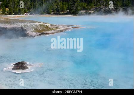 Piscine geotermali nel Geyser Basin del parco nazionale di Yellowstone Foto Stock