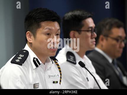 191028 -- HONG KONG, 28 ottobre 2019 -- TSE Chun-chung, sovrintendente capo della Police Public Relations Branch, parla a una conferenza stampa nel sud della Cina a Hong Kong, 28 ottobre 2019. La polizia di Hong Kong ha arrestato 206 persone coinvolte in incidenti violenti nell'ultima settimana, ha detto la polizia qui lunedì. CINA-HONG KONG-POLIZIA-CONFERENZA STAMPA CN LUXHANXIN PUBLICATIONXNOTXINXCHN Foto Stock