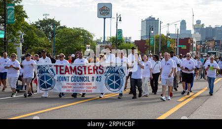 Detroit, Michigan, USA. 4 settembre 2023. I Teamsters partecipano alla parata del Labor Day di Detroit. Crediti: Jim West/Alamy Live News Foto Stock
