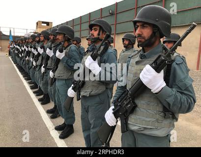 191106 -- KANDAHAR, 6 novembre 2019 -- gli agenti di polizia afghani prendono parte alla cerimonia di laurea nel distretto di Daman nella provincia di Kandahar, Afghanistan, 5 novembre 2019. Un totale di 246 agenti di polizia si sono laureati in un centro di formazione ANP della polizia nazionale afghana nella provincia meridionale di Kandahar martedì, la polizia locale ha detto. Foto di Arghand/Xinhua AFGHANISTAN-KANDAHAR-POLICE-GRADUATES XinhuaxKabul PUBLICATIONxNOTxINxCHN Foto Stock