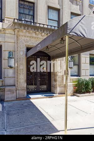 Upper East Side: Emery Roth ha progettato il 1175 Park Avenue in stile neo-rinascimentale. Il caratteristico edificio di appartamenti è stato costruito nel 1925. Foto Stock