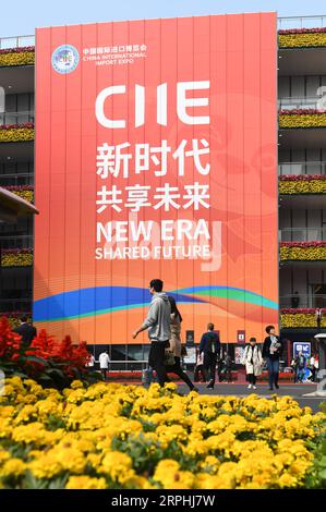 191110 -- SHANGHAI, 10 novembre 2019 -- la foto scattata il 10 novembre 2019 mostra il National Exhibition and Convention Center di Shanghai, Cina orientale, dove si tiene il secondo China International Import Expo CIIE dal 5 al 10 novembre. CIIECHINA-SHANGHAI-CIIE-EXHIBITION CN FanxPeishen PUBLICATIONxNOTxINxCHN Foto Stock