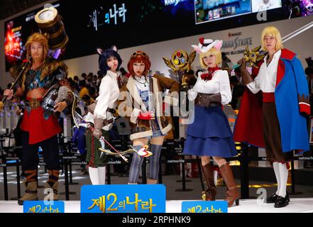 191114 -- BUSAN, 14 novembre 2019 -- le persone visitano la G-STAR 2019 Global Game Exhibition a Busan, Corea del Sud, 14 novembre 2019. La mostra è iniziata giovedì. COREA DEL SUD-PUSAN-GAME EXHIBITION WangxJingqiang PUBLICATIONxNOTxINxCHN Foto Stock