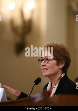 191115 -- WASHINGTON, 15 novembre 2019 -- l'ex ambasciatore degli Stati Uniti in Ucraina Marie Yovanovitch testimonia davanti al Comitato di Intelligence della camera degli Stati Uniti a Capitol Hill a Washington D.C., negli Stati Uniti, il 15 novembre 2019. Yovanovitch venerdì ha testimoniato al Comitato di Intelligence della camera in un'inchiesta di impeachment in corso sui rapporti del presidente Donald Trump con l'Ucraina. U.S.-WASHINGTON D.C.-TRUMP-IMPEACHMENT INDAGINE-AUDIZIONE LIUXJIE PUBLICATIONXNOTXINXCHN Foto Stock