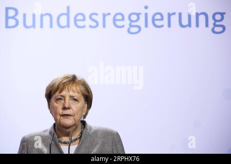 News Themen der Woche News Bilder des Tages 191118 -- MESEBERG GERMANIA, 18 novembre 2019 -- il cancelliere tedesco Angela Merkel partecipa a una conferenza stampa dopo una riunione del gabinetto tedesco a Meseberg, Germania, il 18 novembre 2019. Il governo tedesco ha approvato una strategia di servizi mobili per garantire la copertura a livello nazionale con servizi voce e dati mobili, annunciata lunedì dal Ministero dei trasporti e delle infrastrutture digitali. GERMANIA-MESEBERG-RIUNIONE DI GABINETTO-CONFERENZA STAMPA SHANXYUQI PUBLICATIONXNOTXINXCHN Foto Stock